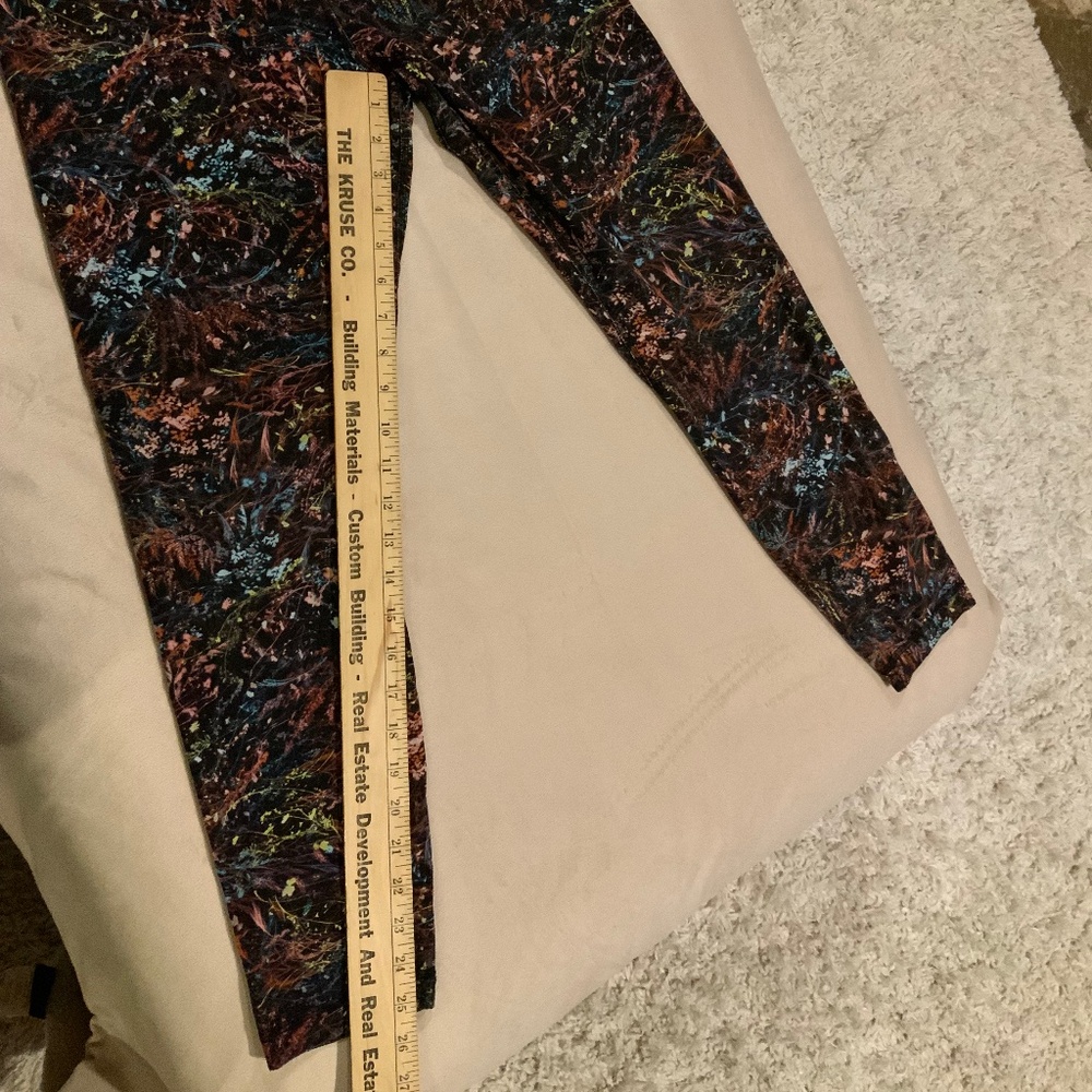 Lululemon Black Floral 8 leggings Active Travel Scandi Girl Yoga Resortwear - Picture 3 of 5